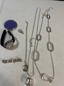 lot 3061 image: Womens jewelry