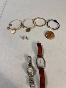 lot 3063 image: Womens jewelry