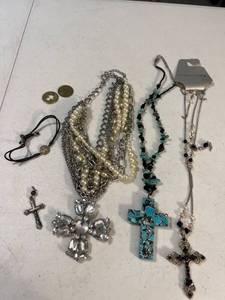 lot 3065 image: Necklaces and more