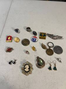 lot 3067 image: Pins, earrings, rings and more