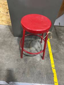 lot 3102 image: Metal stool 22x14