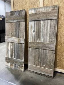 lot 3112 image: Vintage wooden panels (2) 71 x 29 in