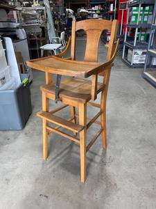 lot 401 image: Antique oak high chair (1920s)