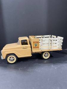 lot 4000 image: Vintage Tonka Farms truck