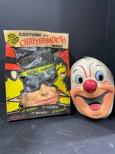 lot 4006 image: Vintage Ben Cooper chatter mouth mask with clown mask