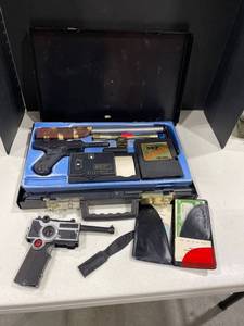 lot 4025 image: Vintage James Bond 007 spy kit (case is broken)