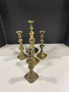 lot 4030 image: Brass candlesticks