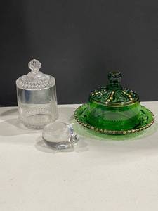 lot 4037 image: Vintage Riverside Glass Works Olympia emerald covered dish (some chips in the inside rim) and more