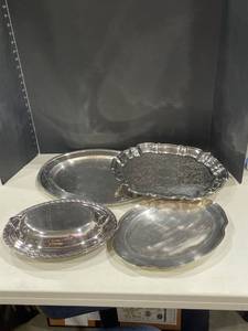 lot 4044 image: Silverplated oval platters