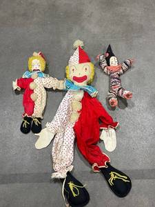 lot 4009 image: Vintage clowns