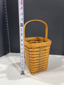 lot 4058 image: Longaberger basket