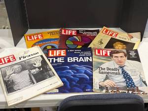 lot 4061 image: Life magazines