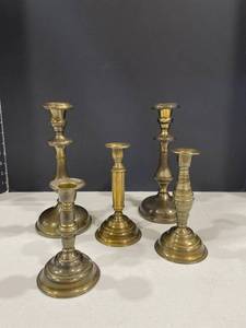 lot 4032 image: Brass candlesticks