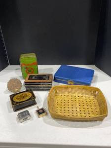 lot 4067 image: Jewelry box and more