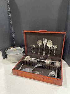 lot 4050 image: Assorted utensils in walnut flatware box