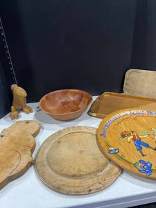 lot 4074 image: Handpainted wooden Swedish wall plate, wooden bird, tray and more