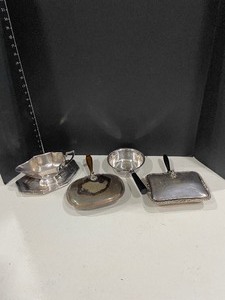 lot 4042 image: Silverplated items