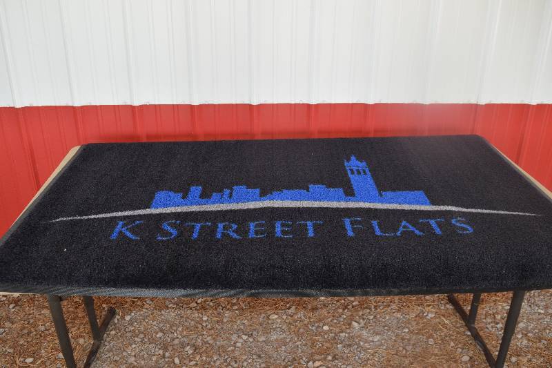 lot 30 image: Commercial Rug