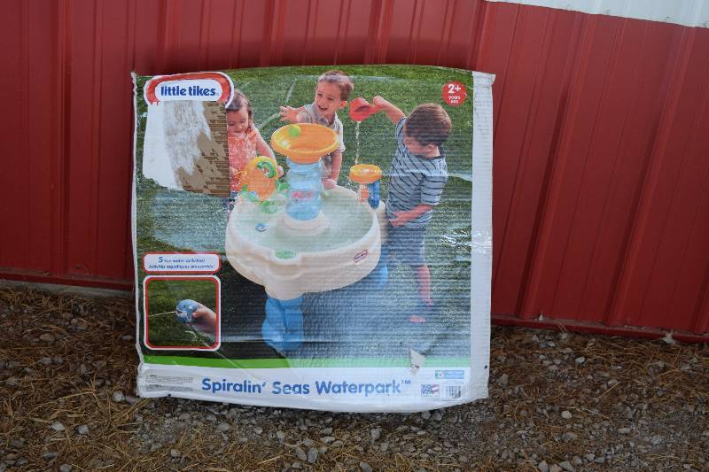lot 81 image: Little Tikes Spiralin Seas Waterpark
