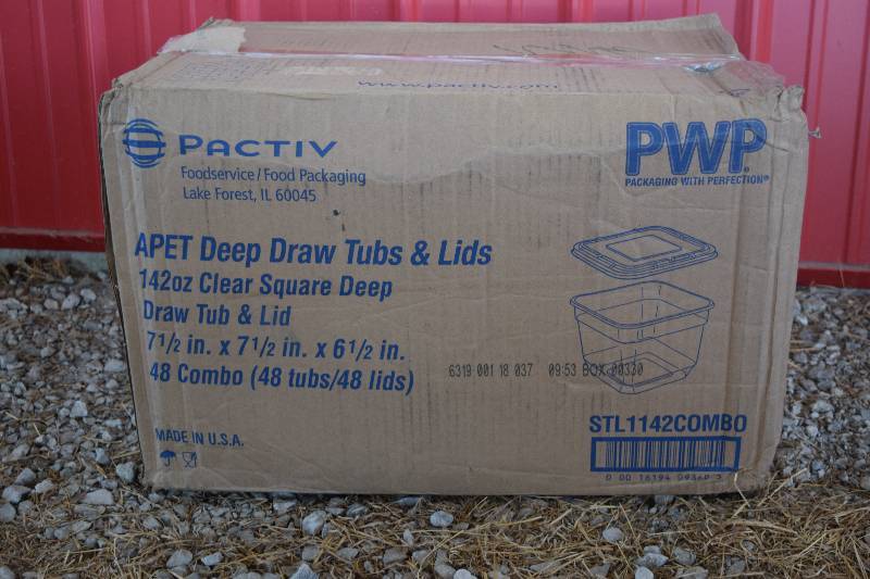 lot 83 image: 48 Pactiv Deep Tub and Lids