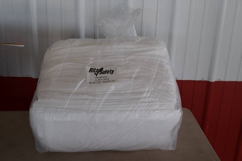 lot 92 image: 200 Ritz Safety Oil Only Spill Pads