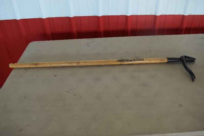 lot 95 image: Grampas Weeder Garden Tool