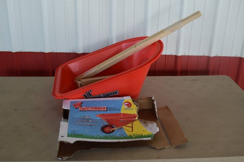lot 96 image: Lil True Temper Kids Wheelbarrow