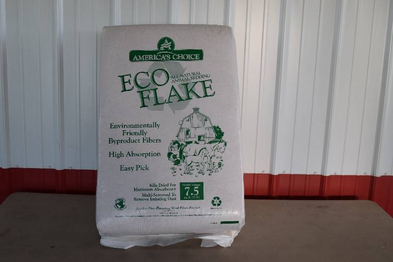 lot 112 image: Americas Choice Eco Flake Animal Bedding