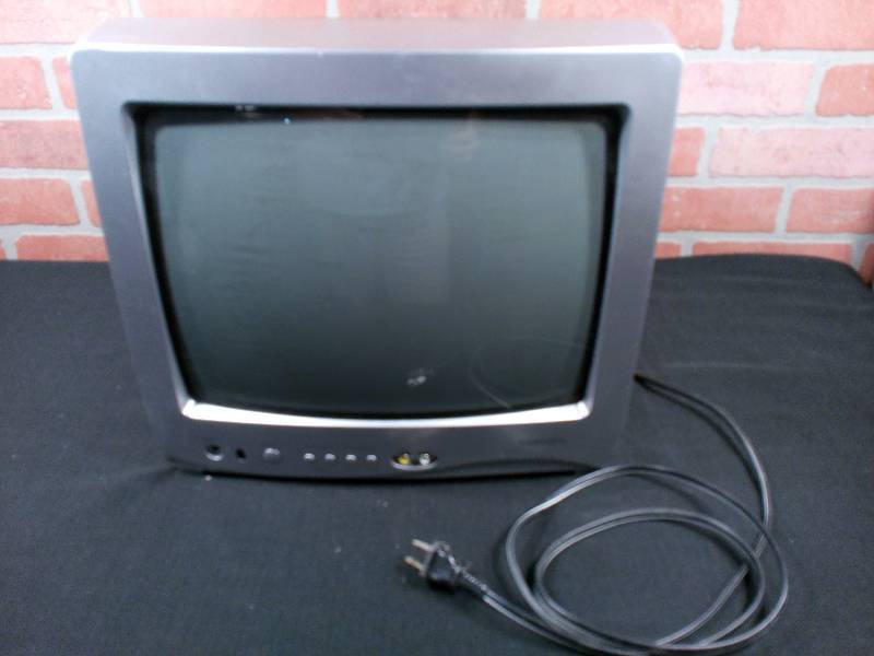 lot 4 image: Toshiba Color TV