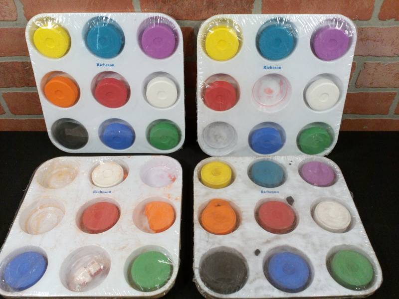 lot 16 image: Richeson Tempura Paint Cakes In Muffin-Style Tray