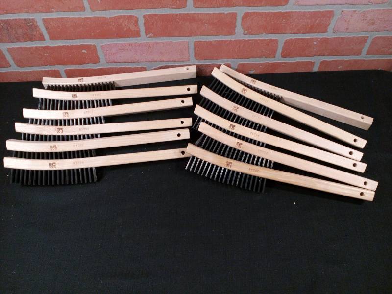 lot 17 image: Pferd Steel Wire Scratch Brushes