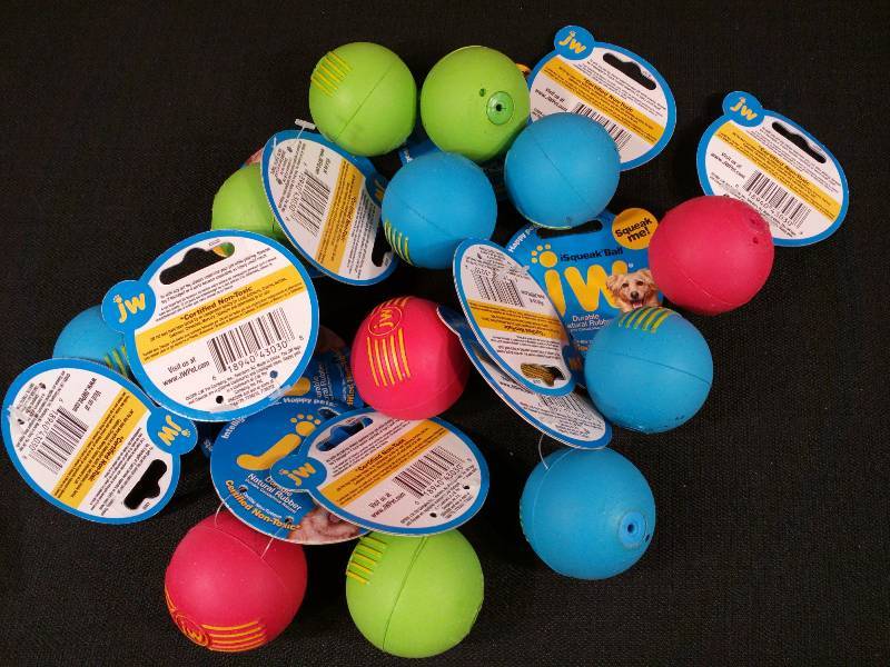 lot 36 image: JW iSqueak Balls