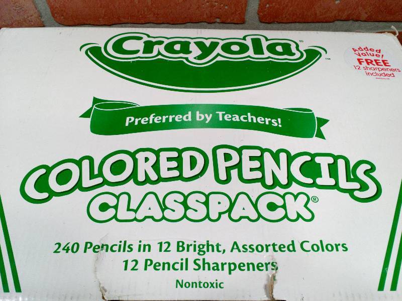 lot 42 image: Crayola Classpack Colored Pencils w Sharpeners