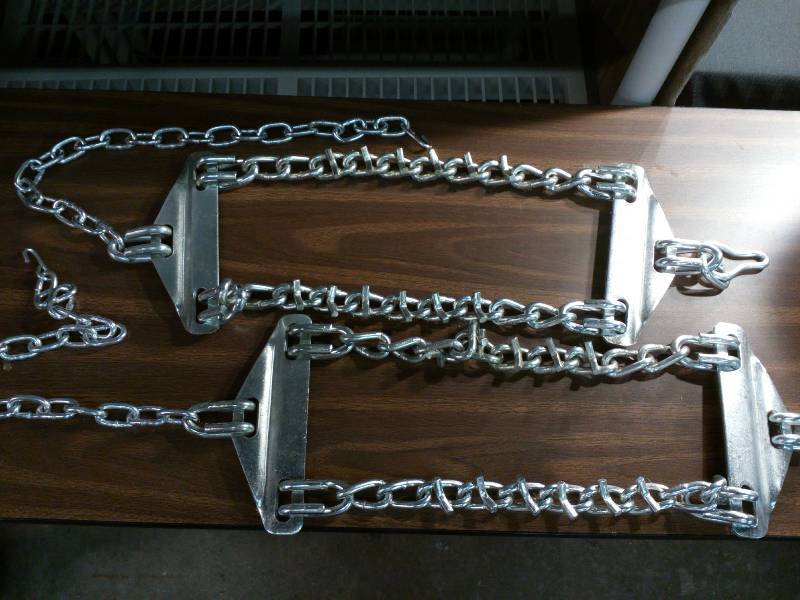 lot 50 image: One Pair Snow Tire Chains