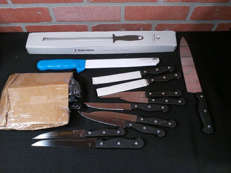lot 51 image: Knife Lot Assortment