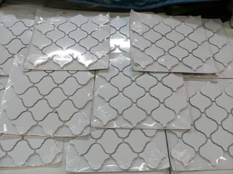 lot 87 image: Metro Lantern Tile