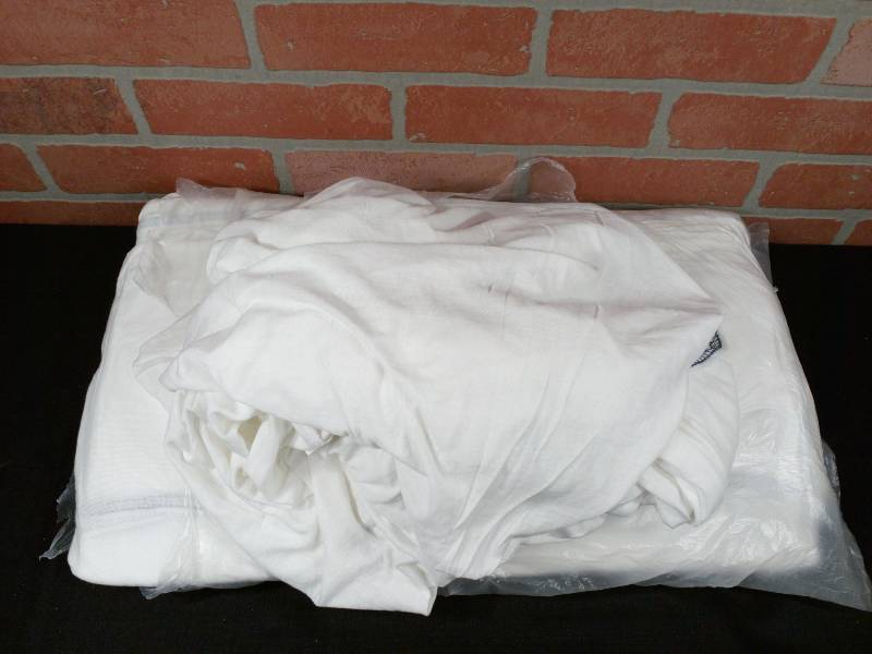 lot 105 image: Twin Sheets 55% Cotton 45% Polyester