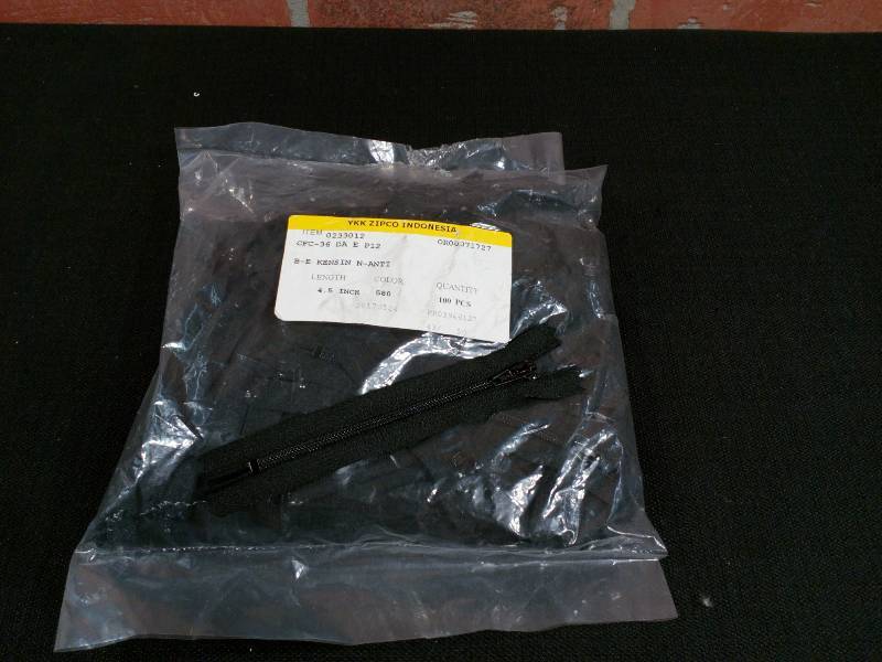lot 150 image: YKK Black 4.5 Zippers