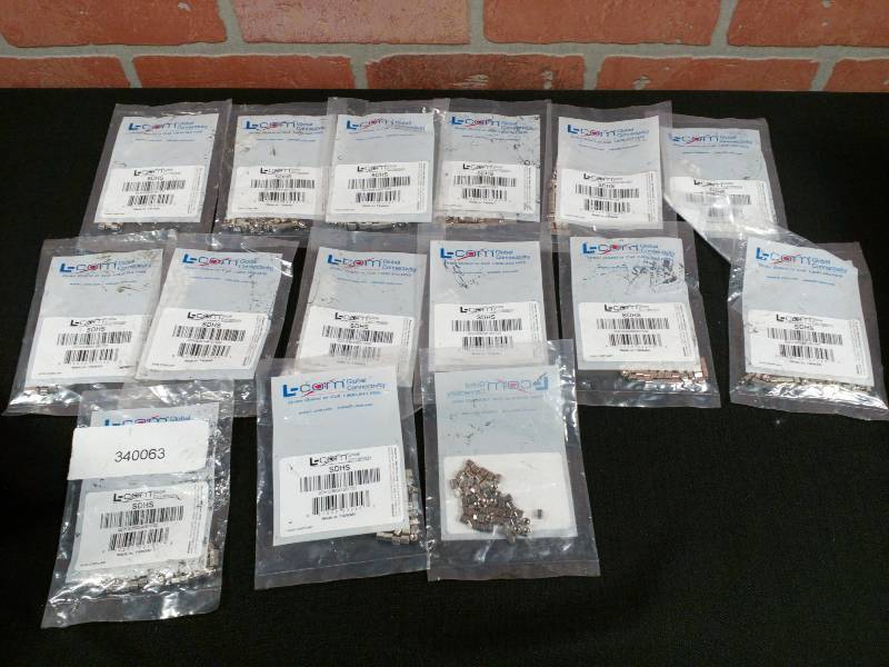 lot 161 image: L-Com 4-40 D Sub Hardware Hex Standoffs .195