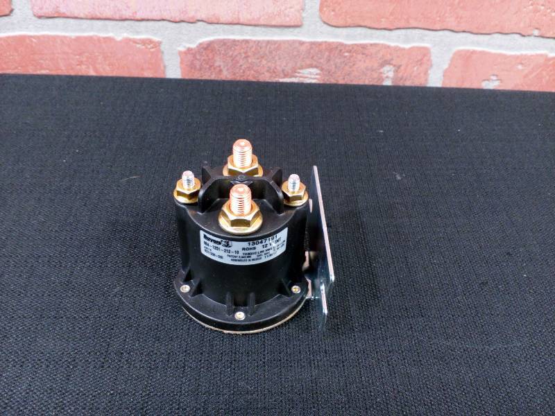 lot 180 image: Solenoid 12V Motor Relay