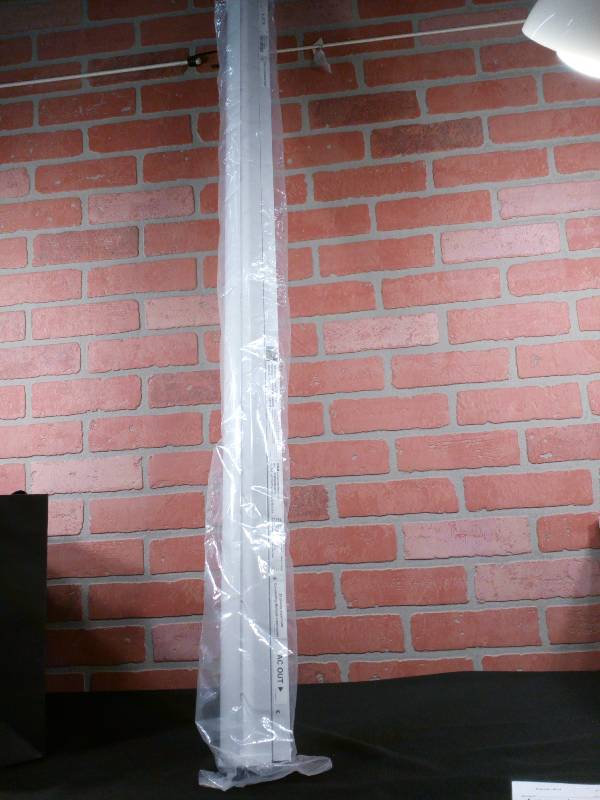 lot 190 image: RCA  LED Linear Luminaire