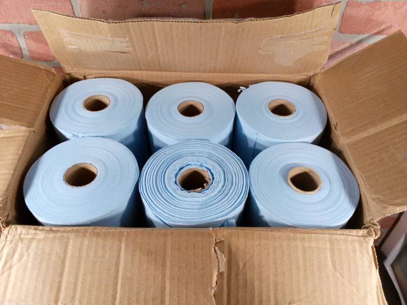 lot 202 image: Wypall Reinforced Wiper Rolls