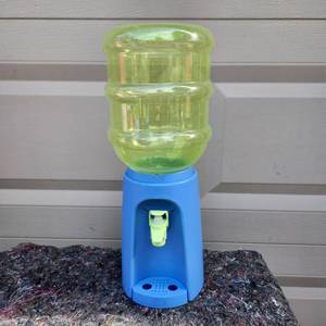 lot 289 image: Drink Dispenser - Dispemse Mouthwash or Liquor