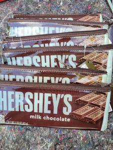 lot 204 image: LOT OF 6 - Hersheys Milk Chocolate Bar Pencil Pouches