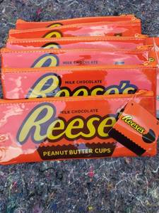 lot 206 image: LOT OF 6 - Reeces Peanut Bitter Cups Pencil Pounches
