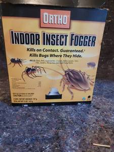 lot 104 image: Vintage Chevron Ortho HI-POWER Indoor Insect Fogger Formula IV 3 Cans 5 oz NOS