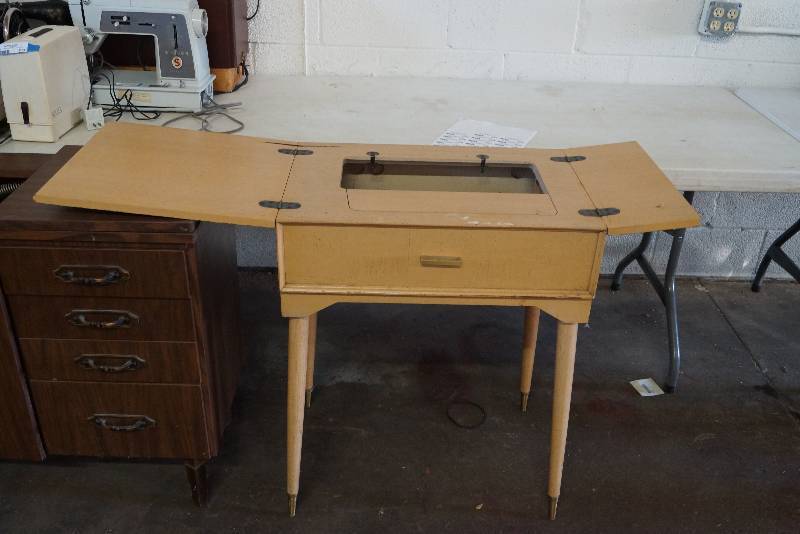 lot 519 image: Blonde Sewing Machine Table