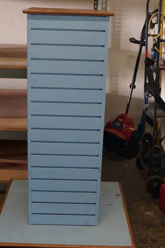 lot 526 image: Slatwall Display unit on Wheels- Portable
