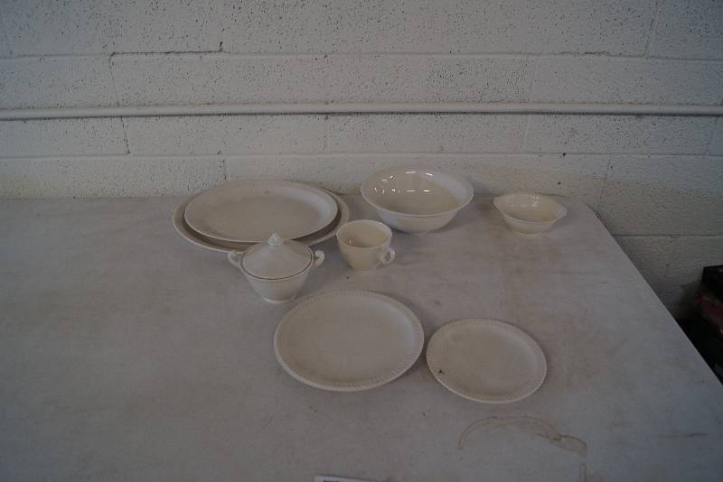 lot 531 image: Syracuse China Shelledge Lot