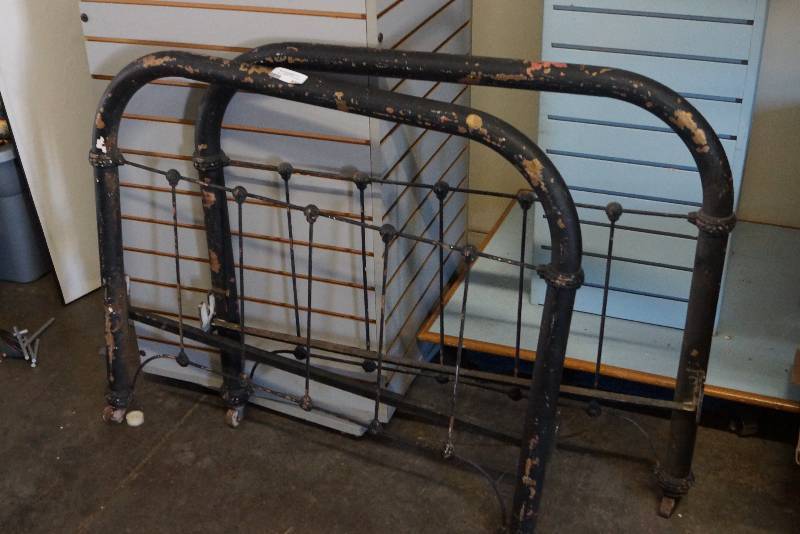 lot 534 image: Metal Vintage Foot and Headboard